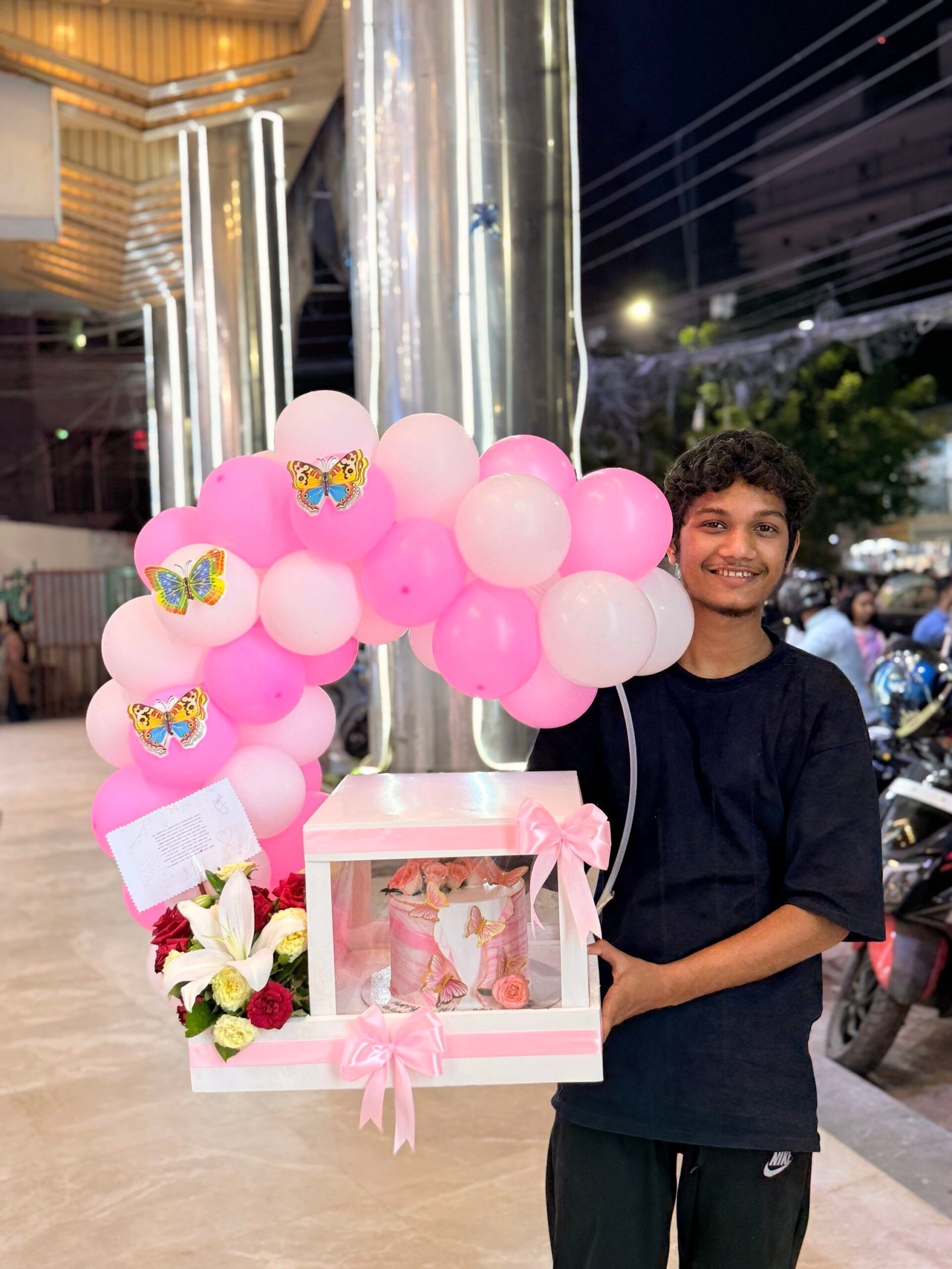 Cake with Flowers &amp; Balloon Decoration